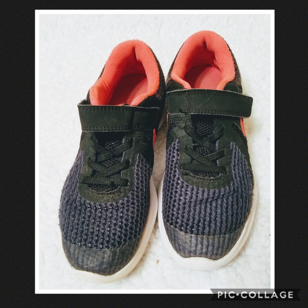 Girls Size 1 Nike Revolution